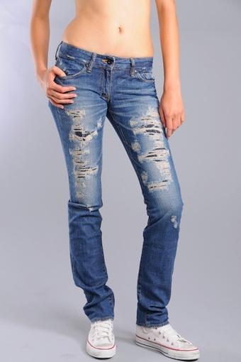 roztrhané džínsy pre ženy
